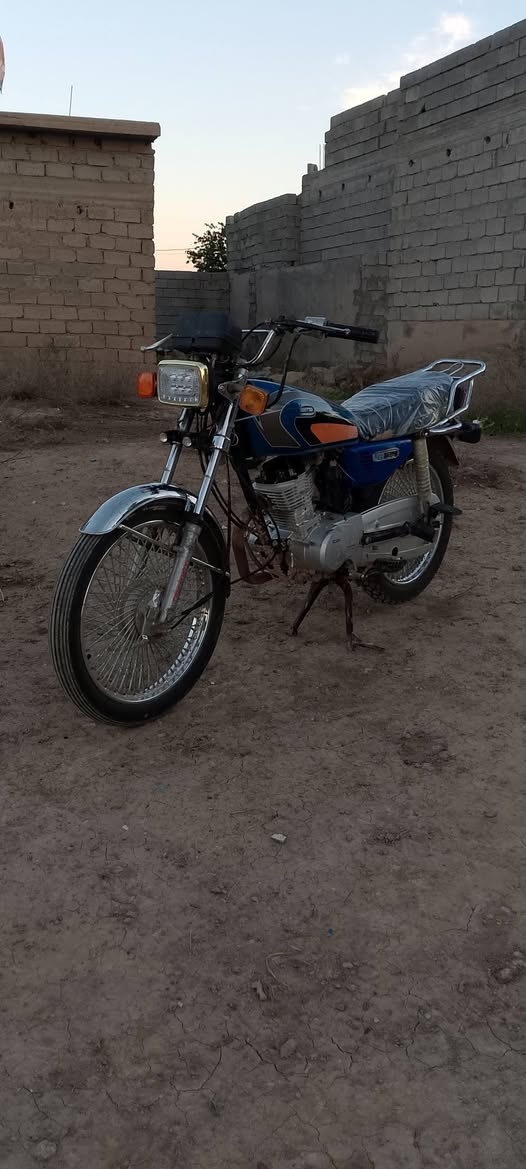 سلام عليكم دراجة تايكر موديل 20 كاملة كل نقص مابيهة تايرات جدد خلفي ومامي دبلات امامي خلفي شغالات  دراجة مفولة سعر 400 وبيهة مجال كلها عل بلاد مامتعوبة مكاني ديالى تقاطع الوجيهية رقم *********** بس تصال فقط           وماسنجر
