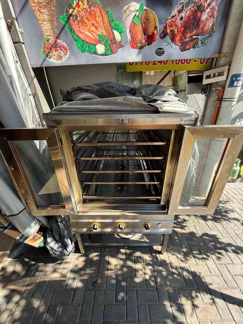 سڵاوتان لێبێ
ئەمانە بۆ فرۆشتن کە پێک یەت لە ( فڕنی ماسی و مریشک - دوو شەوایی - جیهازی سور کردنەوەی فنگر - جیهازی سورکردنەوەی بەرگر - شەوایی مریشک - مەخسەل ) لە ڕەسمەکەیا دیارە هەمووی پێکەوە ئەفرۆشین چەن پێز و کورسیەکیشی لەگەڵایە 
بۆ پەیوەندی کردن 
***********
