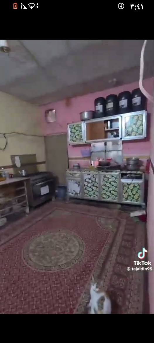 سلام عليكم بيت واقع حال في الحسينيه قرب التانكي بشاره قصابت البدوي بي قرفتين كبار ومطبخ وصاله كبيره وستقبال حوش حديقه كبار مساحته 400تقريب %18 وبي مجال ***********
