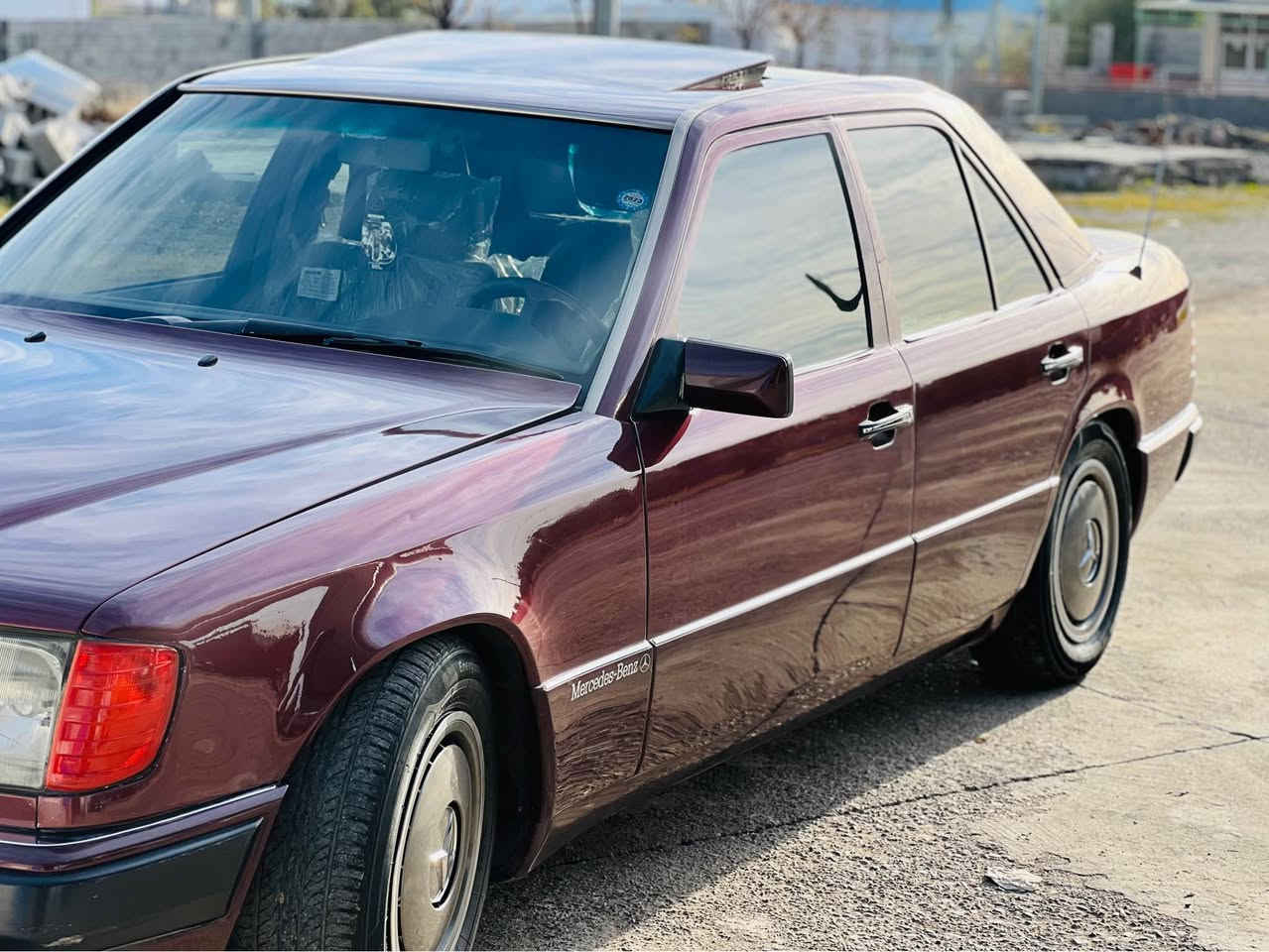 السلام عليكم 

مارسیدس ١٩٩٣ مەکینە 300E رەنگی مارۆنی تاریکە ئارم هەوڵێر ئارم و ئەوەلیات بەشەرت بێکێشە  سبوخ عامە بۆ جوانی یەک چاڵ و شوختی پێوەنیە ماڵەکە پاکە پێش و دواوەی کەپسە زۆر پاک ماوەتەوە هەموو گتانی مەزبوتە و کارەبایاتی بێکێشەیە کوشن قەنەفەیە سڵیدە دوجام کارەبایە مەکینە عەنکەبوتە سەیارەکە هی ماڵانە و هەموو گیانی بەشەرتە 

ژ.م :***********
ژ.م :*********** كويسينجاك, أربيل
