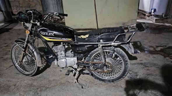 دراجة موديل 17 نضيف
مابي اوراق كهربائيات شغالة 
السعر 225 وبي مجال 
للتواصل خاص او الاتصال
***********
