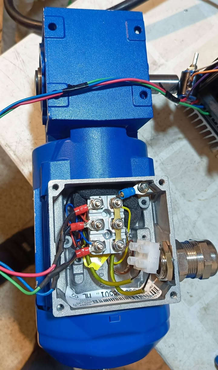 السلام عليكم
ماطور أوربي فرنسي
اخو الجديد نظيف 99.99%
مع كير بوكس
سعر القطعة 90 دولار مع التوصيل
اي استفسار الخاص مفتوح


**إذا كنت صاحب هذا الإعلان وتريد حذفه لأي سبب، رجاءا أرسل رسالة إلى الدعم الفني**