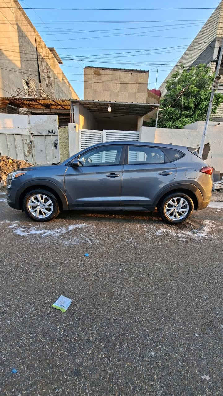 تفاصيل السياره بمقطع فديو مرفق بالمنشور + السونار 
هيونداي توسان 2019 وارد امريكي

جديده جدا
حادث جاملغ الايمن كد شبر راجع بارد يعني السياره كلين 
بدون دواخل، بجم كبس، بدون ايرباك، بدون بارد
تبريد ثلج
فول تحكمات ستيرن
شاشه وكامره
هندبريك دكمه 
اوتو هولد 
تحديد مسار 
انظمة قياده
محرك 2000 GDI
ماشيه 77 الف
سياره جاهزه للاخير
تحويل ثاني يوم
غرفتها جديده بلاديه

مكان السياره الحسينيه 
سعره السياره ١٧٥ 
للتواصل ***********
