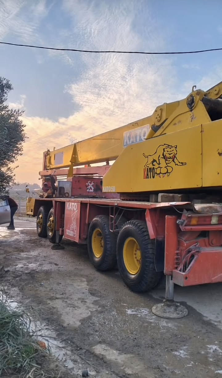 بسم الله على بركة الله
للبيع كرين KATO
40tnثلاثه سلايت 
شبكه وبيبي 
مديل 1982
رقم صلاح الدين 
مكينا جديده لا صرف ولا نفخ 
تخم تاير 
تاخذو من الشغل 
كرين خير من الله 
استفسار 

‭0776 887 9222‬
*********** واتساب
مكان الموصل
