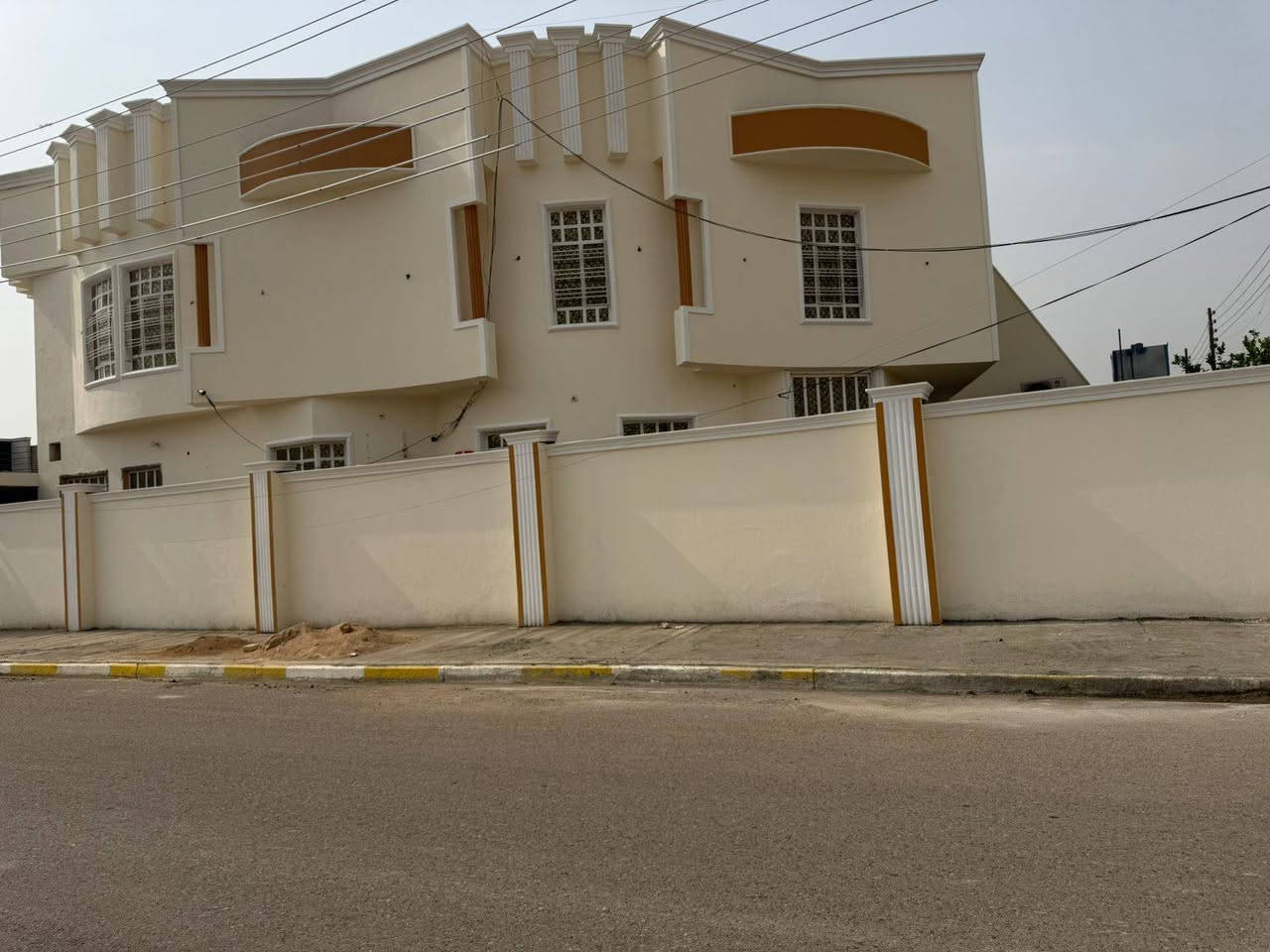 🏠🏠🏠🏠🏠🏠🏠🏠

يتوفر  بيت طابقين ركن للبيع في الفلوجه حي الشهداء  قرب شارع 60 
 المنطقه الي مقابيل جامع التقوى البيت ركن وعلى حديقه و شارع عريض 
 نافذ على شارع 60 ونافذ على شارع المنجزات  🌴 

🌴1️⃣التسلسل📠/ 132
🌴2️⃣مساحه🏚️/ 310م
🌴3️⃣الواجه🏫/ 13
🌴4️⃣النزال⛺/ 24
🌴5️⃣الشارع🛣️/ 15م×10م
🌴6️⃣المرقمه🖍️ /  4265
🌴7️⃣اقرب نقطه داله /    خلف مول النسيم 
🌴8️⃣خدمات🏞️/   متكامله
🌴9️⃣السعر💰/   375 مليون  قابل للتفاوض
🌴🔟ملاحظه/ السعر المعلن على هذا العقار طلب من البائع 
📜نوع الملك / طابو صرف 

 🌴🌴🌴ادارة مكتب النخيل للعقار 🌴🌴🌴

☎️
⚫اللاستفسار📞📞 

☎حسن الصكر 
***********(الواتساب و اتصال )📞
***********(الواتساب و اتصال )📞  

     🌴لا نتعامل على المصرف العقاري🌴
_______________________________________
1️⃣●اسعار 💵العقارات المعلنة في مكتبنا تُحدد من قبل البائع 💸صاحب العقار وليس المكتب والسعر قابل للتفاوض بين البائع والمشتري📜 

2️⃣●⌛نتميز بعدم رفع سعر العقار من قبلنا ونجمع البائع🌴والمشتري وجهاً لوجه لغرض الاتفاق📝  على السعر النهائي 👍 

3️⃣●🌴قضاء الفلوجه/حي الشهداء شارع ستين 60 قرب نادي الصمود Fallujah, Iraq اذا عندك عقار تريد تعرضه للبيع او تريد تشتري عقار 

4️⃣🌴فقط ارسال المعلومات  على الواتساب او الاتصال على هواتف المكتب .. 

☎️نستقبل هواتفكم على الارقام التاليه
