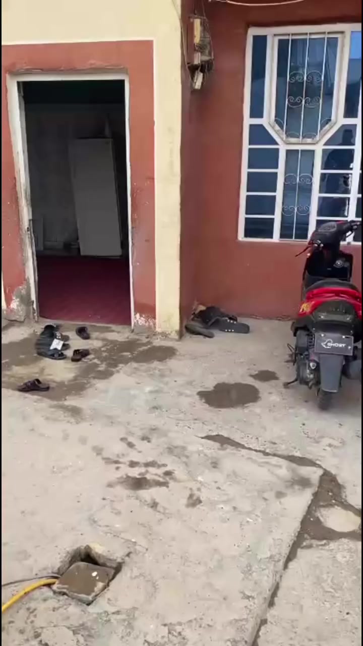 يا الله
دارطابو زراعي سند 25
تحويل مباشر
المساحة 280 متر واقع حال
واصلة كل الخدمات مي مجاري كهرباء تبليط مقرنص
موقع الدار كربلاء حي الرياض قريب الجدول
قريب عن الشارع الرئيسي مال الجدول
البيت على شارعين
يحتوي الدار على 3 غرف نوم ومطبخ وصالة واستقبال وصحيات داخلية وخارجية 
كراج و حديقة

للاستفسار اكثر الاتصال على الارقام التالية
***********
او زيارة مكتب ابو علي للعقار
موقع المكتب طويريج الجمعية قرب مدرسة نبع المعرفة
