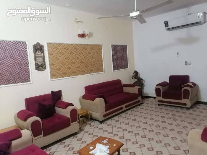 السلام عليكم
بيت طابقين زراعي للبيع.
الطابو باسم عراقي سند 23
البناء : الارضي طابوق، الاول ثرمستون. بناء حديث تقريبا سنة 2019
مساحة الارض 470 م.م
البيت مقسم الى 4 شقق متماثلة، 2 بكل طابق
كل شقة تتكون من غرفتين ومشتملات وهول داخلي.
احدى الشقتين الارضيتين تحتوي غرفة واستقبال اضافيات، يعني بيهه غرفتين + الاستقبال+ هول
مساحة البناء تقريبا : الجوه 260 م.م والفوك208
مساحة الشقة الواحدة  104 م.م تقريبا 
بس الشقة الجوه تقريبا 160 مساحتهه
والترك تقريبا 210، يعني يكفي تضيف بناء واسع اذا تريد
كفرصة استثمارية راقي ، قريب على شارع كردلان الرئيسي وعقارات الابرار. الشارع ماله مبلط وكل الخدمات متوفرة، يعني اذا تريد تأجره عليه طلب قوي.
م/ البيت بيه ورثة بس كلهم بالغين، 4 منهم ساكنين بالبيت نفسه
للاتصال :***********
