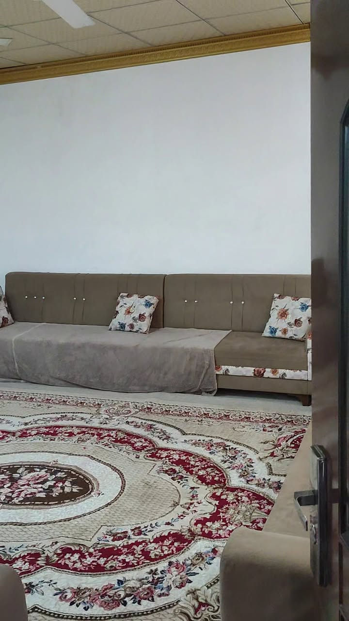 ئه‌م خانووه‌مان هه‌یه‌ 200 مه‌تره‌ دوو قاته‌ بۆ دوو مالی جیا ئه‌بیت 
نرخی 750 گه‌ڵا و معامه‌له‌یه‌ ئه‌كه‌ویته‌ به‌كره‌جۆ بۆ زانیاری زیاتر په‌یوه‌ندیمان پیوه‌ بكه‌ن *********** السليمانية, العراق
