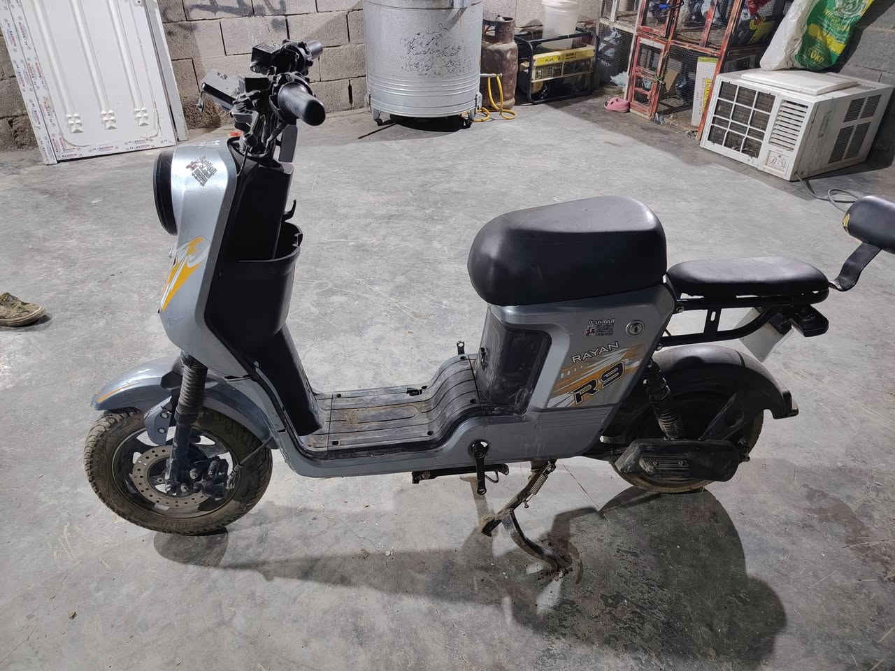 دراجه شحن للبيع مثل ما واضع بل صوره السعر خاص او الاتصال على الرقم ***********
