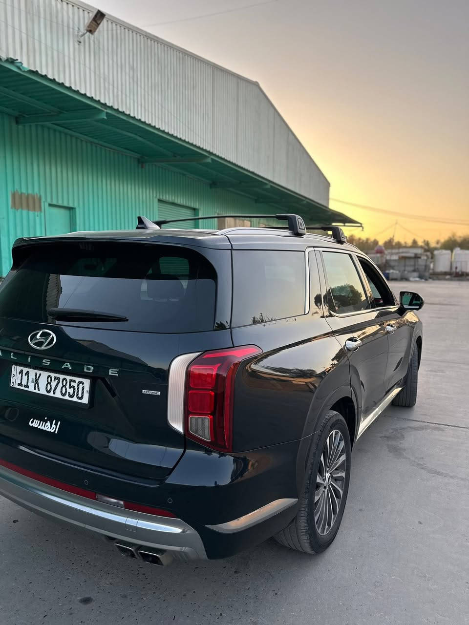السعر.  340$
للتواصل***********📞☎️
معلومات السيارة 👇🏻
حادث.  كما موضح بصوره دعاميه فقط بدون دواخل و بدون ارباگات 

Hyundai Palisade موديل 2024 فئة 
كولكرافي فول موصفات 
هاي مواصفاتها
أعلى فئه 1/1

    محرك V6 سعة 3.8 لتر
* قوة 291 حصان
* عزم 262 lb-ft (حوالي 355 نيوتن)
* جير أوتوماتيك 8 سرعات
* دفع رباعي HTRAC AWD ستاندرد بالنايت إديشن (مو دفع أمامي)
* وضعيات قيادة: Comfort / Sport / Smart / Eco
* وضعيات للثلج والسحب: Snow Mode + Tow Mode
* 7 ركاب (كرسيين كابتن بالنص)
* شاشة عدادات رقمية 12.3 إنج
* شاشة معلومات وسطية 12.3 إنج
* الكشن يحتوي على مساج 
* نظام صوت Harman Kardon قوي بـ 12 سماعة
* سقف بانوراما مزدوج
* تبريد + تدفئة للمقاعد الأمامية والخلفية
* مقود مدفأ
* شحن لاسلكي للموبايل
* تشغيل بصمة/زر
* إضاءة داخلية Ambient
* مراية وسطية رقمية (كاميرا)
* كاميرات 360°
* 6 كامرات
* مع داش كام بلادي 
* Parking Assist وصف ذاتي أحياناً حسب السوق
* ذاكرة للمقاعد
* ستائر خلفية كهربائية ببعض النسخ  

الأمان والسلامة

* رادار أمامي
* مثبت سرعة ذكي (Adaptive Cruise)
* Lane Assist (يبقيك داخل المسار)
* Blind Spot Monitor (تحذير النقطة العمياء)
* فرملة طوارئ تلقائية
* كاميرات 360
* حساسات أمامية وخلفية
* تنبيه حركة خلفية
* مراقبة انتباه السائق
* Airbags كاملة للصفوف الثلاثة
* تقديم وتأخير من رمونت
* سيارة رقم بغداد ماشيه 40الف
* شاشه معربه
