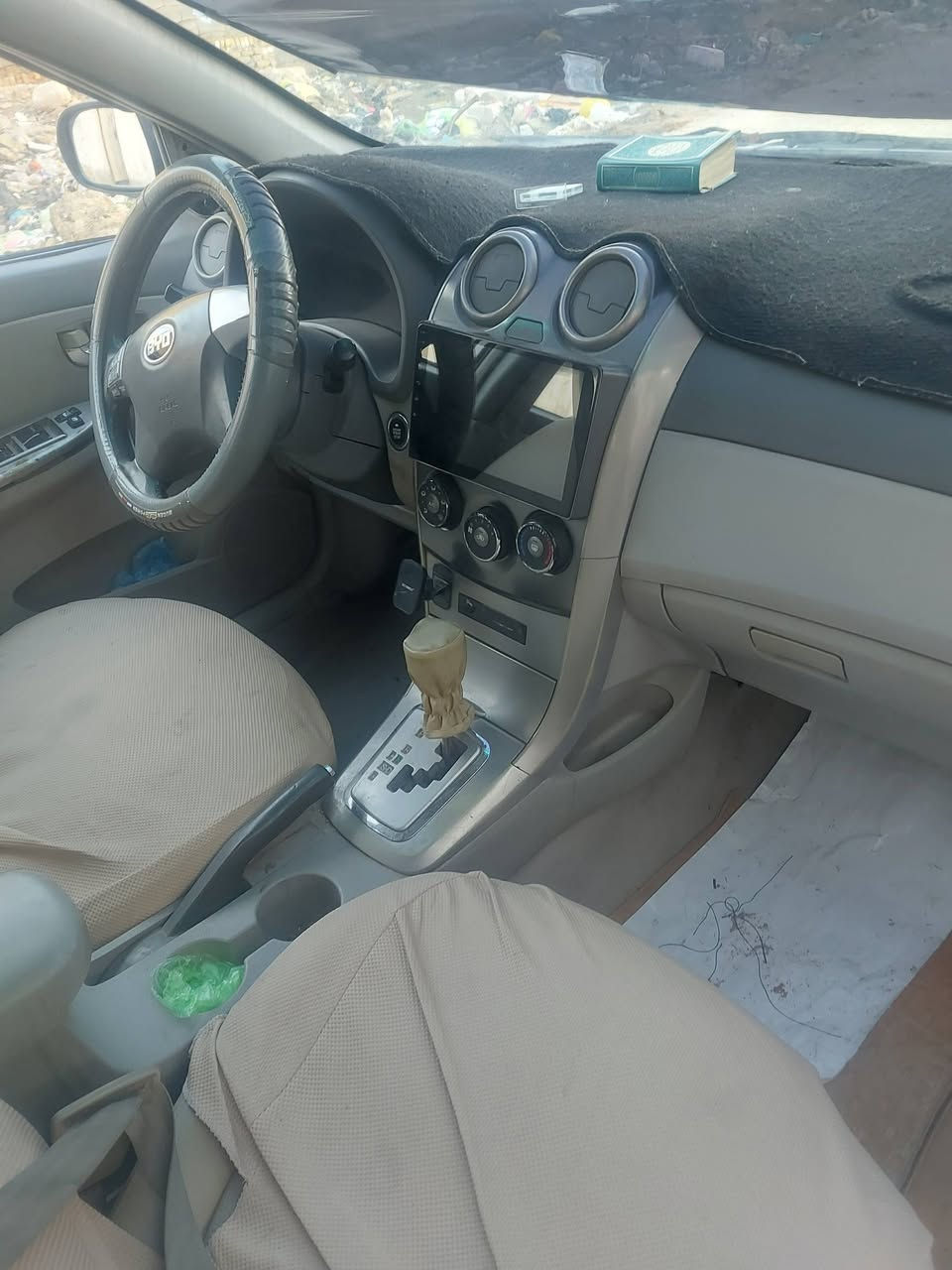 سيارة بي واي دي رقم بغداد انكليزي باسمي سعرها 45 بيها منضومة غاز ***********
