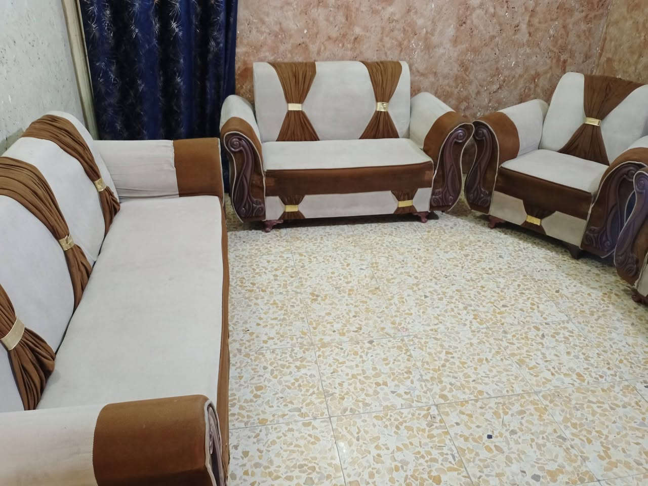 تخم 9مقاعد نضيف جد أي ضررمابي سعره 175يوجد توصيل داخل كربلاء ***********
