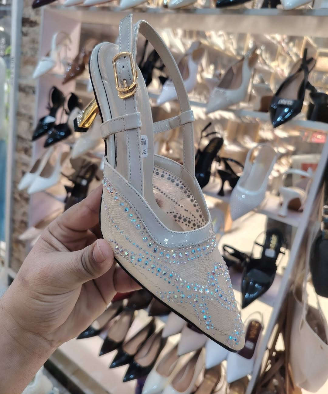 حذاء زارة كوالتي جدا راقي ارتفاع 7سم
قياسات من 37الى 40
عنوان المحل ديالى المقدادية حي المعلمين شارع المخضر مجمع العزاوي مقابل أزياء
واتساب ***********
