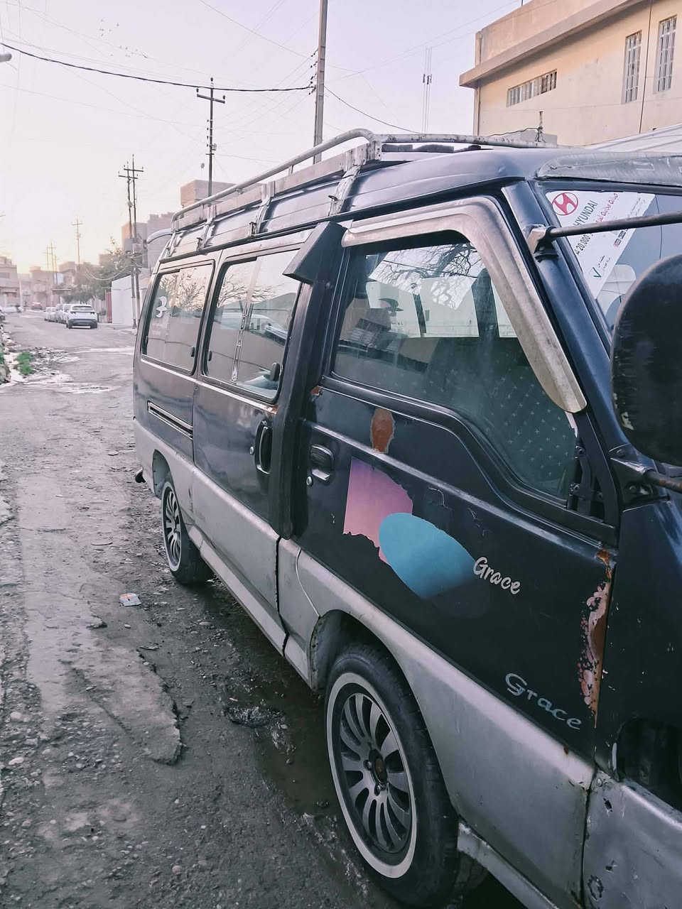 السلام عليكم ورحمة الله وبركاته سياره كيه هونده موديل1994 صاحبه الشرعي موجود شرط تحويل سنويه لل 2027 سياره كامله من كلشي كير+محرك+اكسنت شرط وايرمنه كاملة من كل شي مكاني الموصل للتواصل على هذا الرقم *********** السعر 35 او بيه مجال
