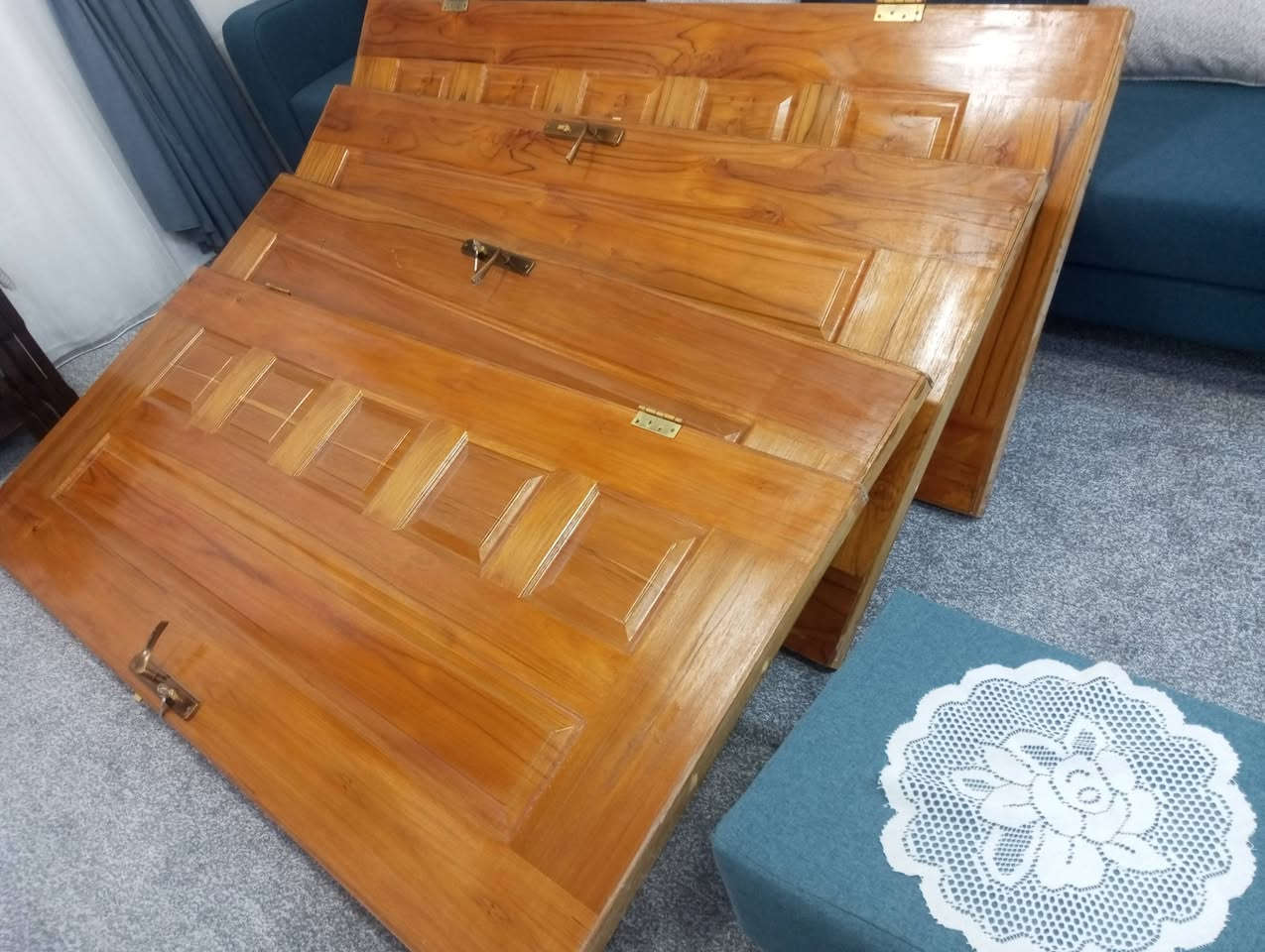 اربع باب خشب جديد للبيع في بابل***********
