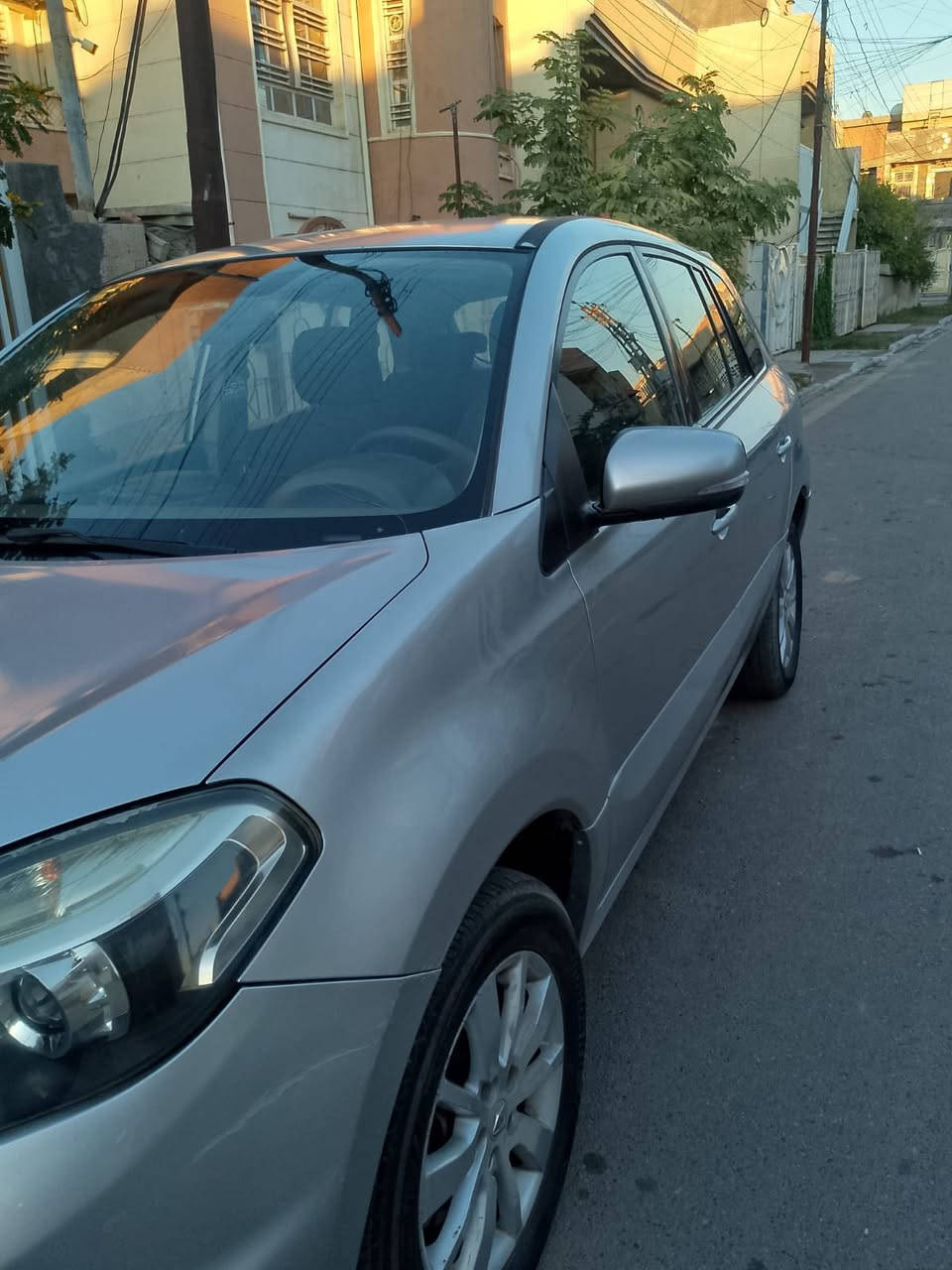 السلام عليكم
رينو كوليوس 2014 رقم بغداد
محرك 2500
كير ومحرك مكفولات 
سيارة نظيفة 
السعر 95 وبي مجال
*********** للاتصال واتساب
علماً ان السيارة باسمي
