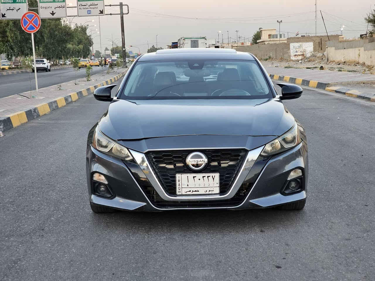 للبيع 
سعر 98 $
نيسان التيما موديل 2019 الشكل الجديد فئة SL 
السيارة فول مواصفات  1/1
🚫  ضرر جاملغ خلفي يمين فقط 
صبغ اقل من حزام ابيع حزام مرفوق صورها بأمريكا مع الصور🚫 
رقم نينوى الماني شرط التحويل 
فول مواصفات 
1- نيسان التيما SL موديل 2019 
2- محرك 4 سلندر 2500 
3- ويل كب حجم 17 كروم اصلي مع طقم تاير بحالة ممتازة 
4- رادار امامي للتتابع والتوقف التلقائي لتجنب الحوادث
5- بصمة باب وبصمة تشغيل وميزة التشغيل عن البعد
6- سلايد روف قمارة 
7- حساسات الاجتياز الجانبية 
8- يدات ابواب نيكل اصل 
9- اشارات بالمرايا الجانبية 
10- كاميرا خلفية اصل مع حساسات خلفية اصل 
11- ميزة التوقف التلقائي بالرجوع للخلف 
12- صالنصات عدد 2 سبورت
13- لايتات زينون اصل مع كشافات LED ابيض عالي الانارة مع كاشفات ضباب
14- غرفة السيارة جلد اسود اصل مع تحكم فول كهرباء لكشنات المقدمة 
15- ستيرن حرف D رياضي 
16- تحكم ستيرن جهتين وتحكم الرادار والصوت والشاشة الداخلية والبلوتوث والحاكية وكروس السرعة وباقي اوبشنات المركبة 
17- تبريد السيارة قطعتين امامي وخلفي
18- تطعيم صاج لدواخل السيارة 
19- شاشة دشبول كبيرة TAB مع نظام اندرويد
20- السيارة ماشية 159 ألف كيلو متر
21- نظام صوت BOSE 
وباقي مواصفات غنية عن التعريف 
سيارة جاهزه 
موصل الايسر مجمع السلام قرب محطة تعبئةالتأميم
***********
***********
