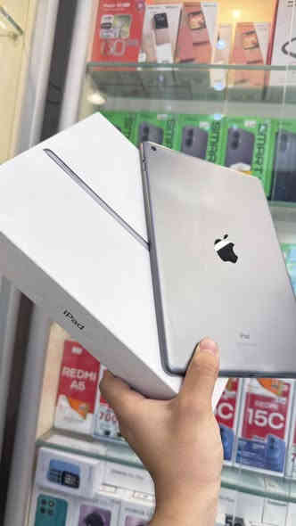 ايباد 9 ذاكرة 64 الجهاز لامفتوح ولا مصلح كله شغال 100‎%‎
ملحقات كامله + وصل ضمان من المركز السعر 250 الف قفل🔥
بغداد / البياع شارع 20 اسم المحل مركز حسان للموبايل 
ومتوفر خدمة توصيل لجميع محافظات العراق 
***********
