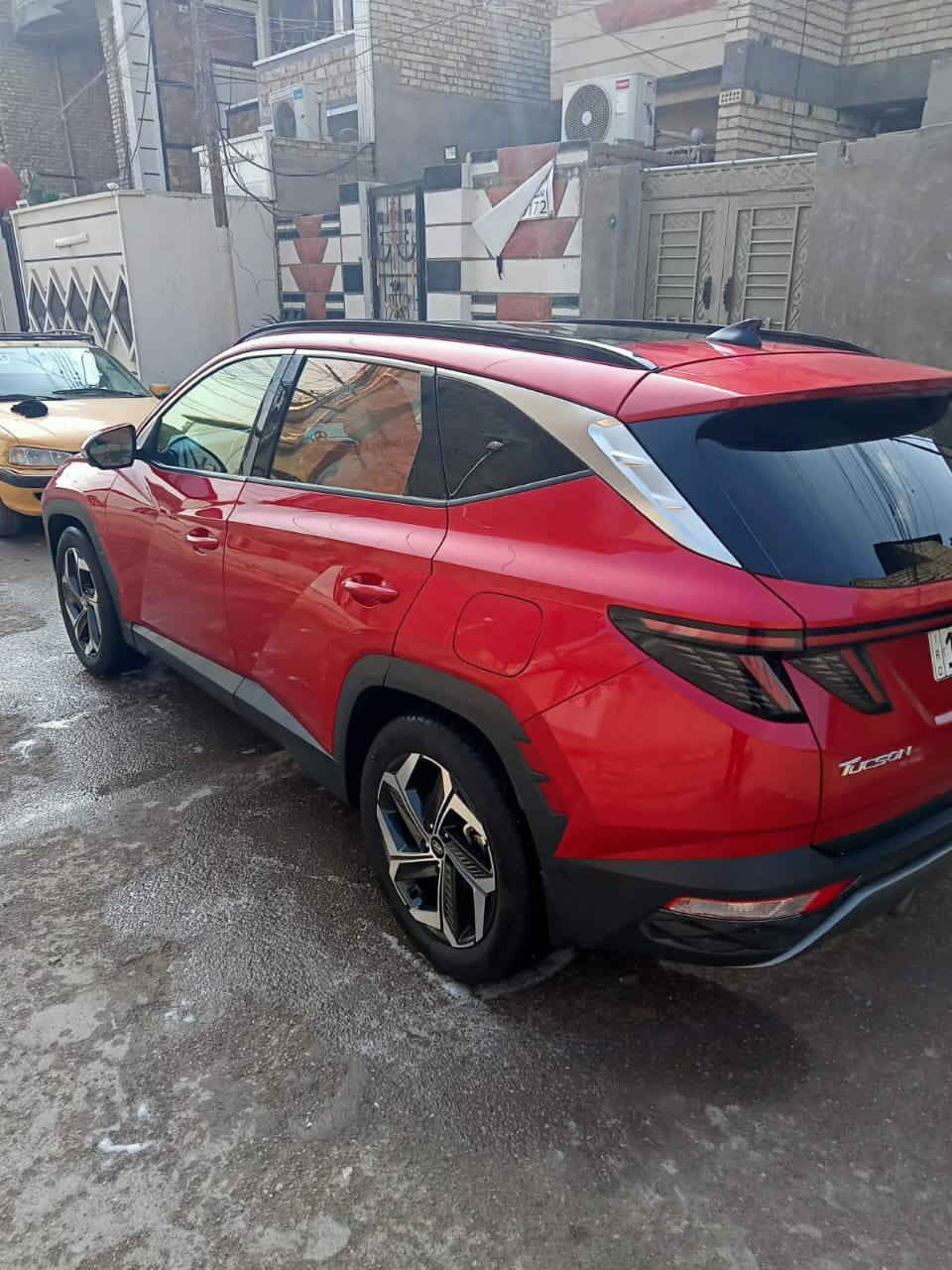 السلام عليكم
هيونداي توسان موديل 2023 
السيارة فوول موصفات فتحة وبصمة و الداخل جلد ابيض
حادث جداً بسيط  صور الحادث مرفقة من ضمن المنشور
رقم بغداد 
السعر 193 ورقة
ماشيه 52
مكان السيارة بغداد مدينة الصدر قطاع1
اي استفسار ***********

