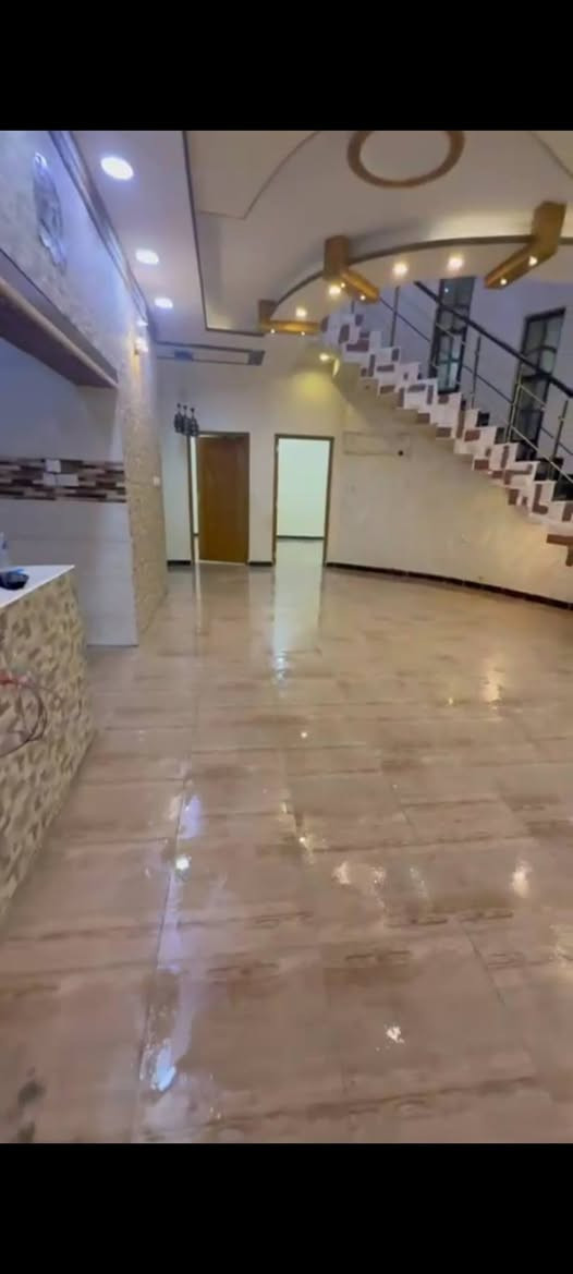 🏛️ 🔥 للبيع دار طابقين سكني فخم مميزة  في ياسين خريبط 🔥🏛️ 
📍 الموقع: البصرة – الزون الأول قرب الحديقه– 
ـــــــــــــــــــــــــــــــــــــــــــــــــــــــــــــــــــــــــــــ

🔹 المساحة: 200م²
🔹 الواجهة: 10 م 
🔷 بناء طابوك سقف كونكريت 
🔹 البناء: حديث درجة أولى
🔹 عدد الطوابق: طابقين 
🔹 يقع على شارعين فرعي 𝟭𝟬م 
🔹 الطابو: ملك صرف بدون ورثة

ـــــــــــــــــــــــــــــــــــــــــــــــــــــــــــــــــــــــــــــ
✨ #تفاصيل_الطابق_الأرضي:
▪️ غرفتين منام
▪️ صالة واسعة +
▪️ استقبال الضيوف 
▪️ مطبخ كبير + مخزن
▪️ كراج سياره 
▪️ صحيات عدد (2)
ـــــــــــــــــــــــــــــــــــــــــــــــــــــــــــــــــــــــــــــ
✨ #تفاصيل_الطابق_الثاني:
/ غرفتين 
/صاله  كبيره
/مطبخ 
/صحيات 
/ سطح 

💰 السعر 460مليون قابل للتفاوض 

ـــــــــــــــــــــــــــــــــــــــــــــــــــــــــــــــــــــــــــــ

📞 للتواصل والاستفسار: *********** –
تتوفر خدمة واتساب 
🏢 جميع الدور متوفر– مكتب مسجّل رسميًا ومعتمد قانونيًا

ــــــــــــــــــــــــــــــــــــــــــــــــــــــــــــــــــــــــــــــــ
📍 عنوان المكتب: البصرة – الأربع شوارع – شارع الرئيسي العام (قرب مدارس الأدريسي الأهلية)

🌟 #نستقبل_عروضكم_وطلباتكم_السكنية_والتجارية
