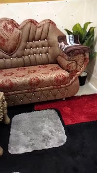 للبيع ديوان 8 أمتار خشب عراقي 5 قطع 10 مقاعد  السعر 400 07702096545 07...