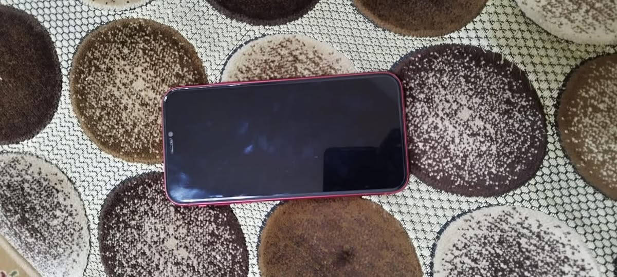 ايفون 11للبيع ذ256 ب100 مبدل والشاشه هم امبدل شاشته اصليه مال شركه فيس ايدي شغال سعره 250رقمي واتس ***********
