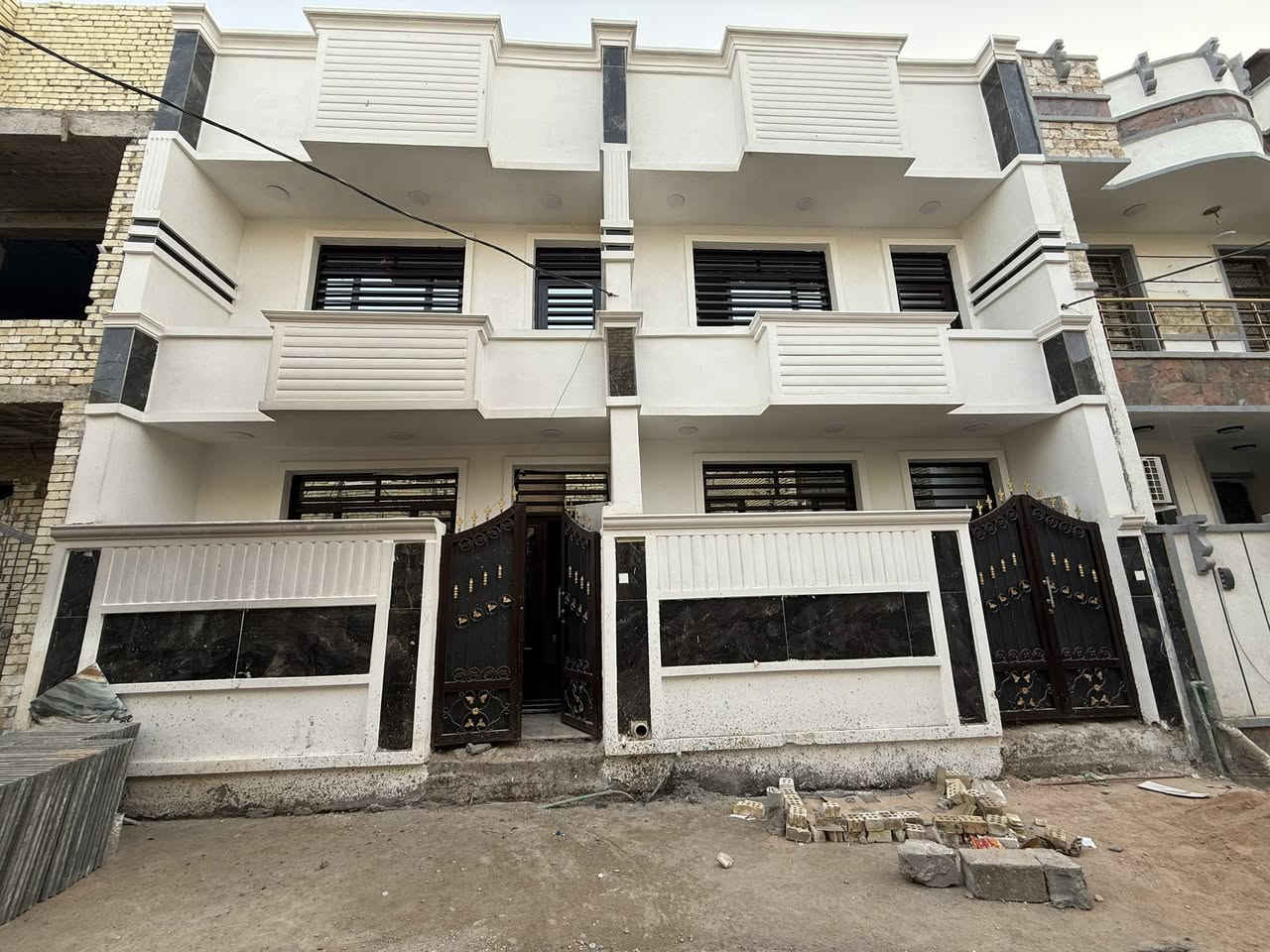 السلام عليكم
بيوت ثنين نزال عباس الكهربائي مساحه 65م 

واجهه 5 نزال 13 / بناء حديث سعر مناسب 

سعر لبيت لواحد 95 ، للستفسار الاتصال ؏ الرقم

*********** واتساب https://whatsapp.com/dl/
