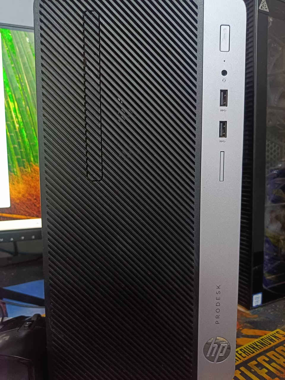 السلام عليكم من رخصت الادمن فقط كيس
HP ProDesk 400 G5 MT
i3-8100 3.60GHz 
Ram 8GB 2666GHz DDR4
Graphics card 630 UHD
120 GB هارد
WiNdows 11 pro اصلي
اخير قطعة باقيه سعر 150
*********** واتساب 
مكاني بغداد السيديه توصيل موجود

