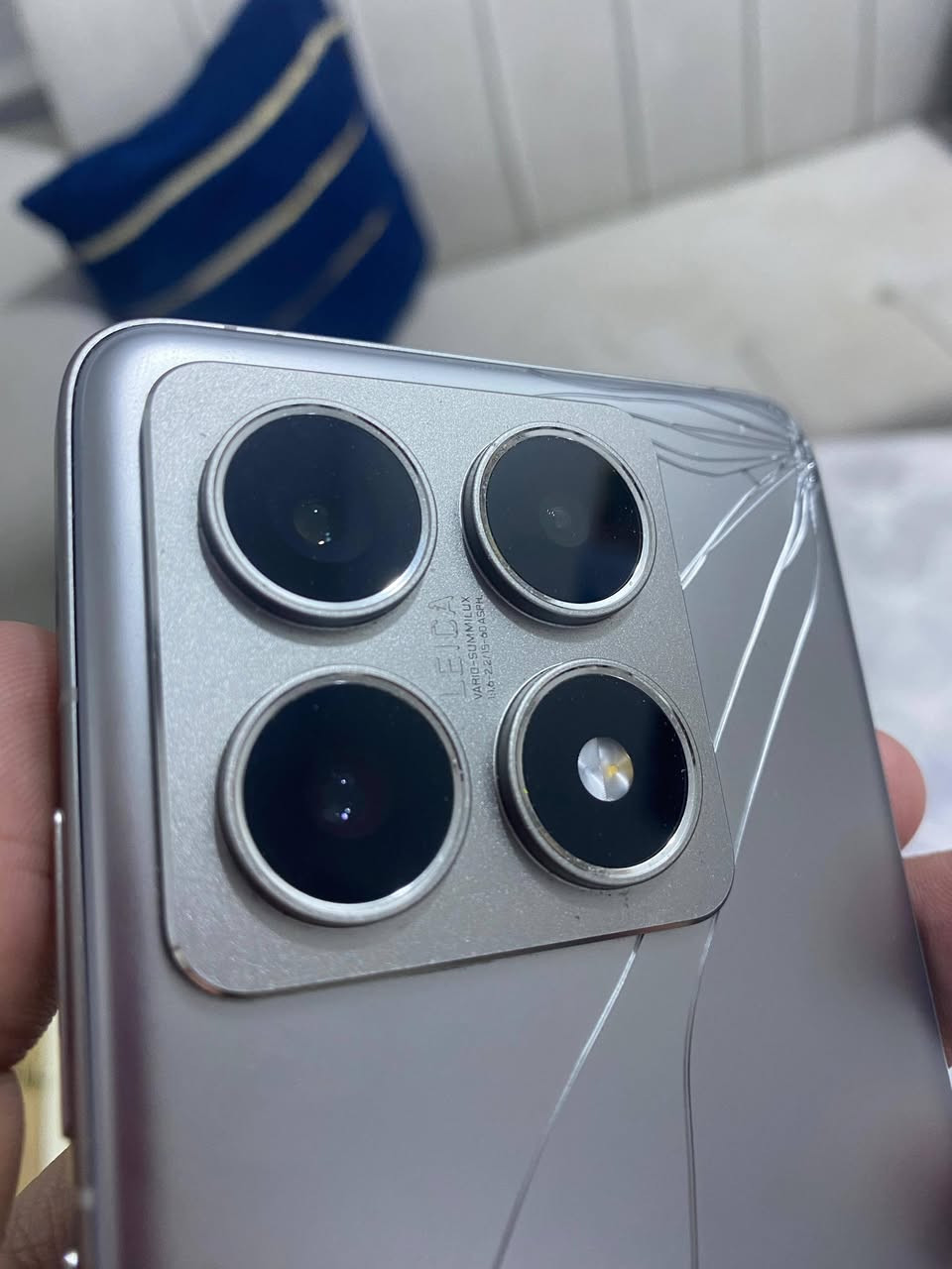 للبيع: شاومي 14T برو – 512GB
 المواصفات:
السعة: 512 جيجابايت
الجهاز سريع وقوي ومناسب للألعاب والاستخدام الثقيل
البطارية: طبيعية 95
الكرتون الأصلي موجود
الشحن: الكيبل فقط
i️ الملاحظات (للأمانة):
أكو بقعة بسيطة بالظهر (فطر)
 حسب البحث، الخلل من التحديث (سوفتوير) مو كسر،  ينحل بتحديث رسمي
 السعر: 450 وقابل للتفاوض المعقول
 المكان: (البصره ابو الخصيب مهيجران )
 التواصل ***********
سبب البيع:احتاج الكامرة الاماميه دائماً

 مواصفات شاومي 14T Pro:
 الشاشة:
شاشة AMOLED مقاس 6.67 إنش
جودة +FHD ودقة ألوان ممتازة
معدل تحديث 120 Hz للونسيان سلسة
 الأداء:
معالج MediaTek Dimensity 9300+
ذاكرة تخزين 512 GB
رام 12 GB وقابل للزيادة حتى 16GB
أداء قوي وسريع للألعاب والتطبيقات الكبيرة
 الكاميرات:
كاميرا خلفية ثلاثية: • رئيسية بدقة 50 MP
• عدسة واسعة جداً
• عدسة تقريب
تصوير فيديو عالي الجودة
 الكاميرا الأمامية:
بدقة 20 MP
 البطارية والشحن:
بطارية 5160 mAh
شحن سريع 120 W
 نظام التشغيل:
MIUI على Android
 إضافات:
مستشعر بصمة تحت الشاشة
مكبرات صوت ستيريو بجودة جيدة
مقاومة رش الماء والعرق
