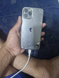 ايفون ١٢ برو ماكس ذاكرته ١٢٨ ماستر تلث AAA بطاريه ٨٠ الجهاز وكع من جيب...