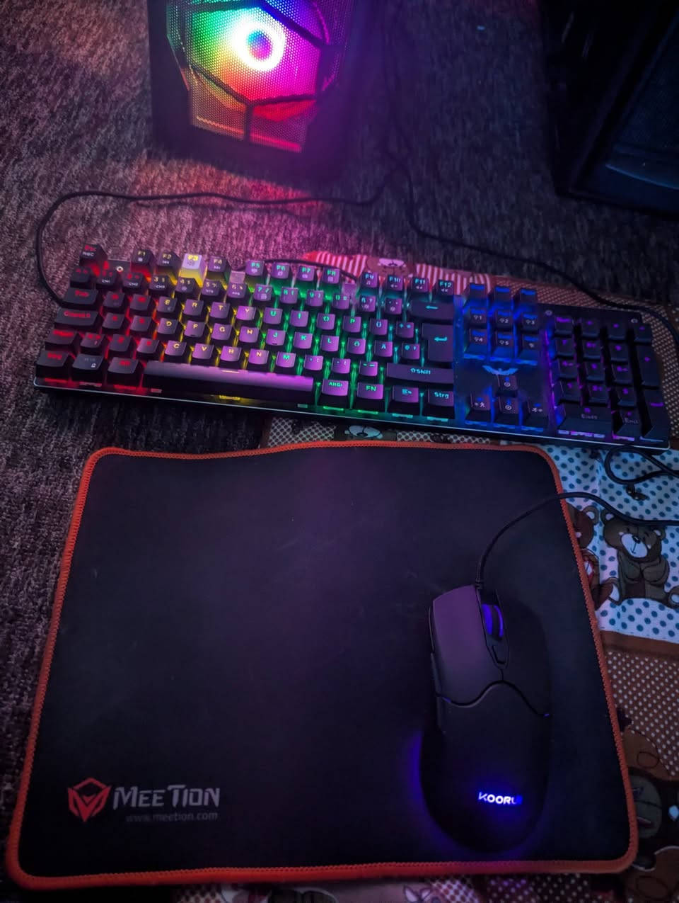 حاسبه للبيع
مواصفات  فقط كيس ويه كيبور د ويه موس ويه باد بدون شاشة سعر 375الف مع توصيل قفل هاتف ***********
Cpu:i5 9400f
M.B: MSI B365M PRO-VH PRO SERIES
GPU: gtx 1050ti 4gb msi gaming x 
RAM :16 3200HZ
p.s AIGO 600 AK ATX
M.2 :BULLET 128GB + WD BLUE 1TB
