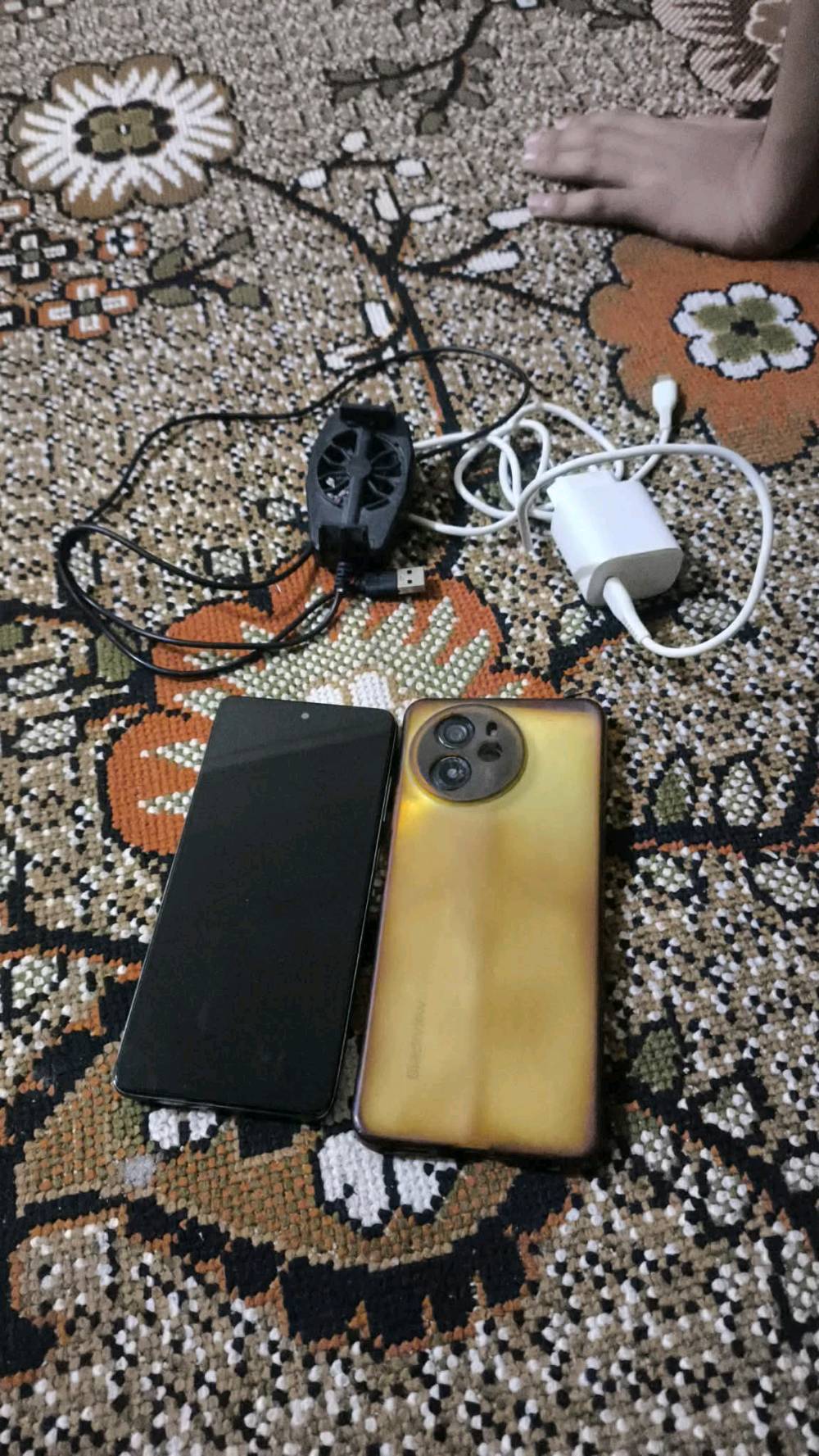 سلام عليكم تلفونات للبيع سامسونك اي 52 بلاك فيو شارك 8 اجهزة نضيفة وحلوة وتشغل العاب ومكالمات لسود مصلح مرة ولثاني مفتوح بس مامصلح ابد وياهن شاحنة لشركة وهدية مبرد او مراوس ايفون من11لل14