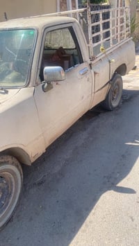 السيارة للبيع السعر 20ورقة  بيها مجال  رقم الهاتف ‭0781 077 9516‬