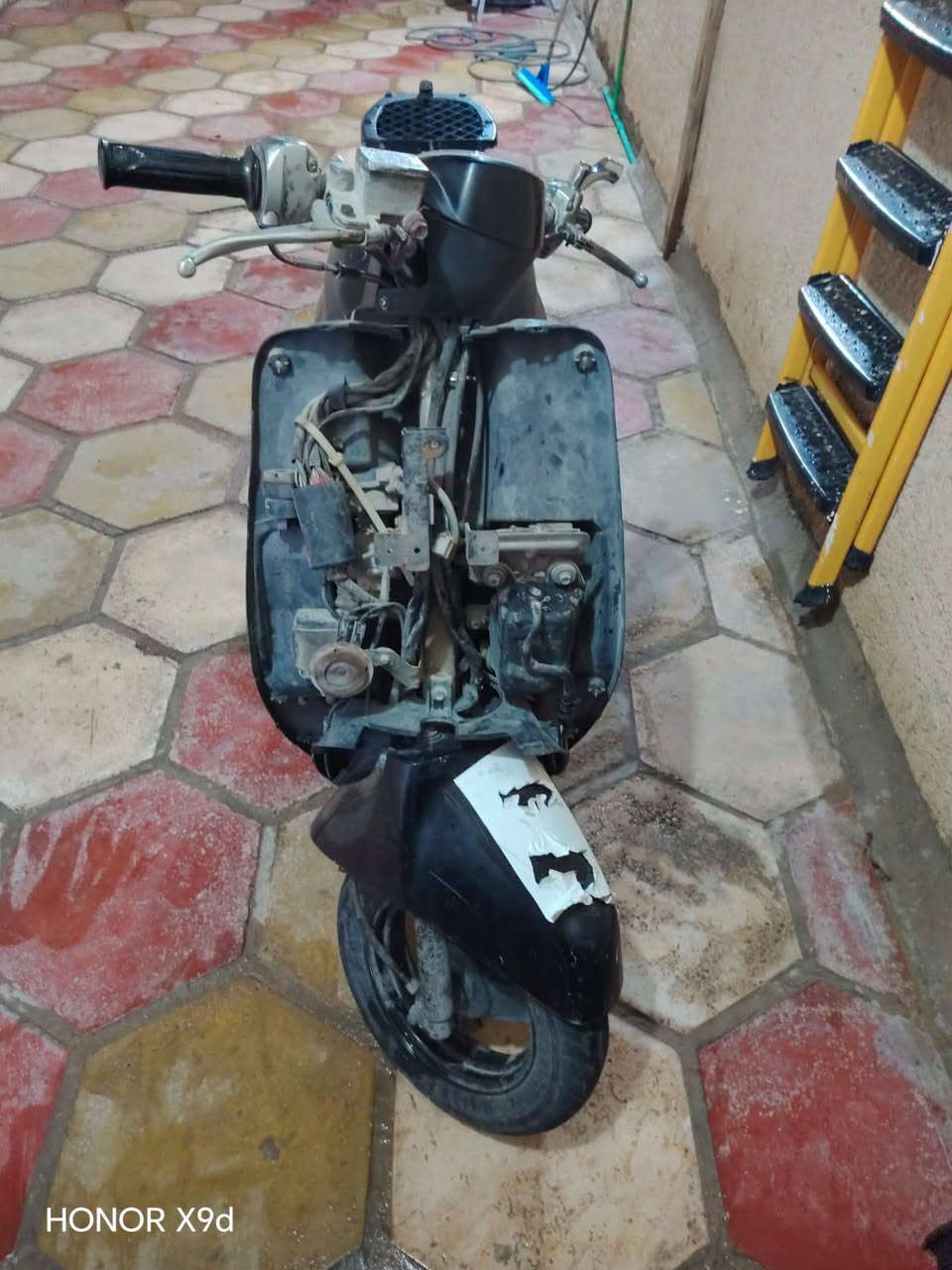 سلام عليكم ورحمة الله وبركاته دراجه للبيع بليس كابريتر شرط الفحص وين ميعجبك مديل ٧ بعدهي نضيفه الاشاير جاي ارتب بيهن  محرك مامفتوح شرط ٩٠٠ وبيه مجال قليل شرط الفحص


**إذا كنت صاحب هذا الإعلان وتريد حذفه لأي سبب، رجاءا أرسل رسالة إلى الدعم الفني**