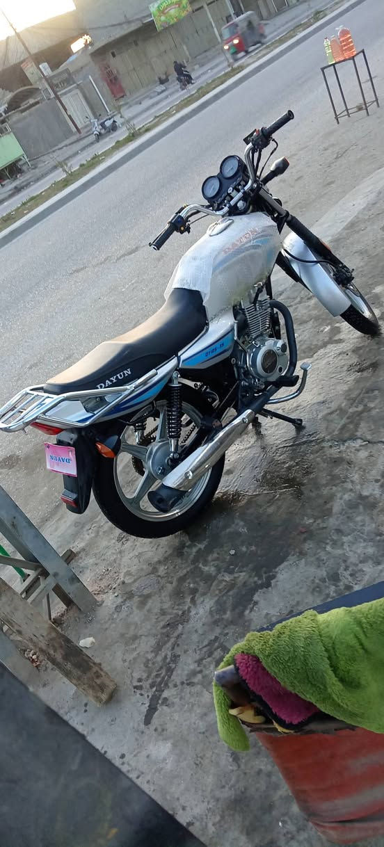 السلام عليكم دراجه دايوان عضم اصولي دراجه نضيفه وحلوه ما مفتوحه السعر 800 وبيه مجال حك الجيه مستعجل على  بيعته اليرده ينتصل/***********
