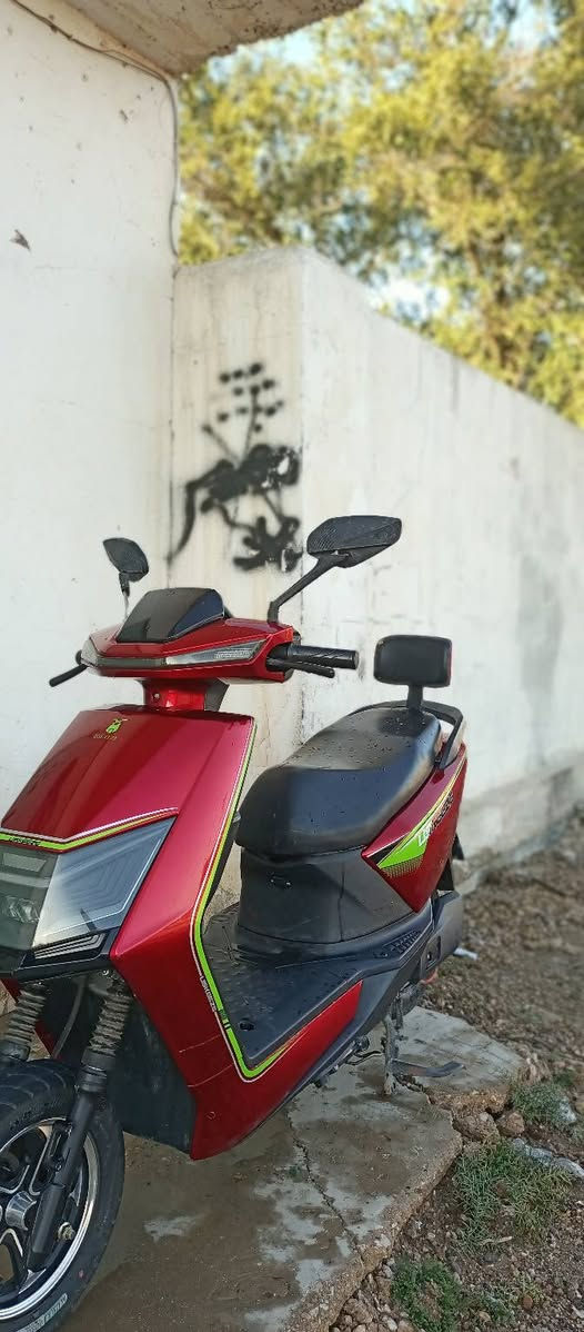 السلام عليكم موطور شحن للبيع موديل2025البطاريات اقل شي يقرن 11كاملات 6بطاريات الدراجه اي نقص مابيه نضافه فول مثل صوره السعر 500وبي مجال بسيط للاستفسار «***********»المكان الرمادي فلكت العلم
