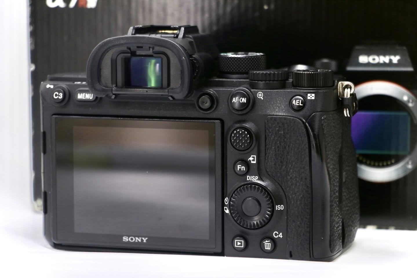 كأمره سوني    (💣 ✨A7R4 📸💣) نضافه 99/100 كامل ملحقات
📸
1- رام 32✅
3- حزام كتف✅
4- شاحنه اصليه ✅
5 بطاريه اصليه ✅ 
6- كيبل نقل صور ✅
يوجد توصيل كل العراق 🚚 السعر (⬅️مليون او 900➡️) 
 ***********
