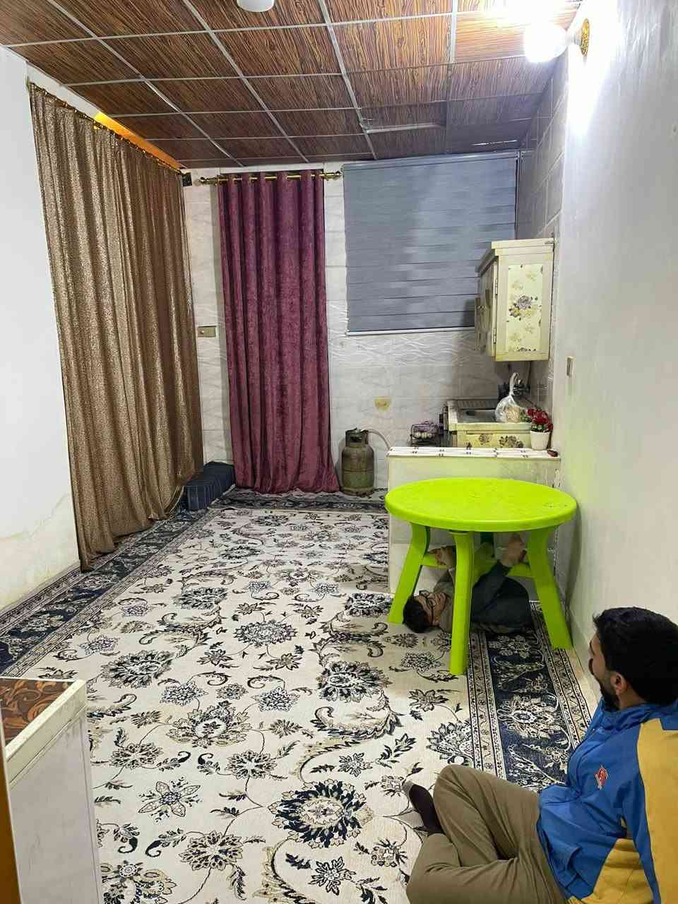 (ع..162  )
دار للرهن  (50 متر ) شارع الصب عمود 327 الخط الثاني  
سعر الرهن 8 مليون
مدة الرهن سنتين 
يحتوي على طابق واحد 
غرفه  مطبخ   صاله.  صحيات 
جديد فول... كلوله من طرف علي علي امانه ابو فاضل  
للاستفسار ..***********
*********** مكتب /ابو /ع
