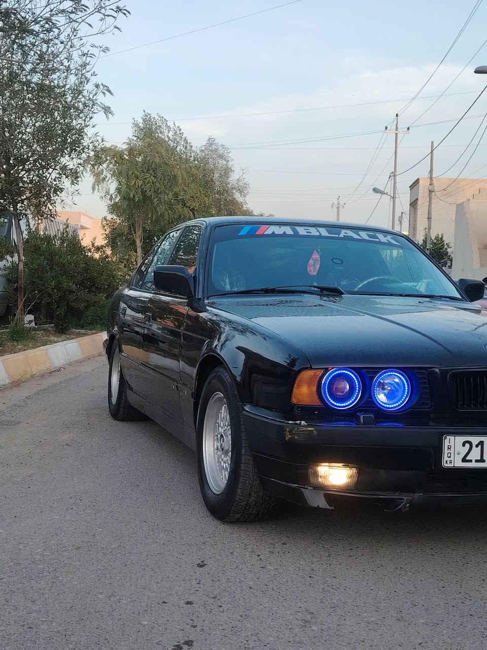 سلام عليكم سيارBWM لبيع كير محرك شرط حداديات جديد سنويه جديد سياره بدون ضرر بدون اي عيب حجم 520السعر56بي مجال شي جدن بسيط اذا شراي اتصل على الرقم ***********
