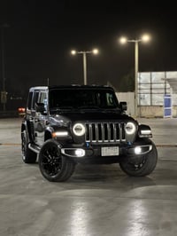 جيب رانكلر 2023  هايبرد 4xe ‏SAHARA (بدون ايرباك)  (ماشيه 40 الف كيلو ...