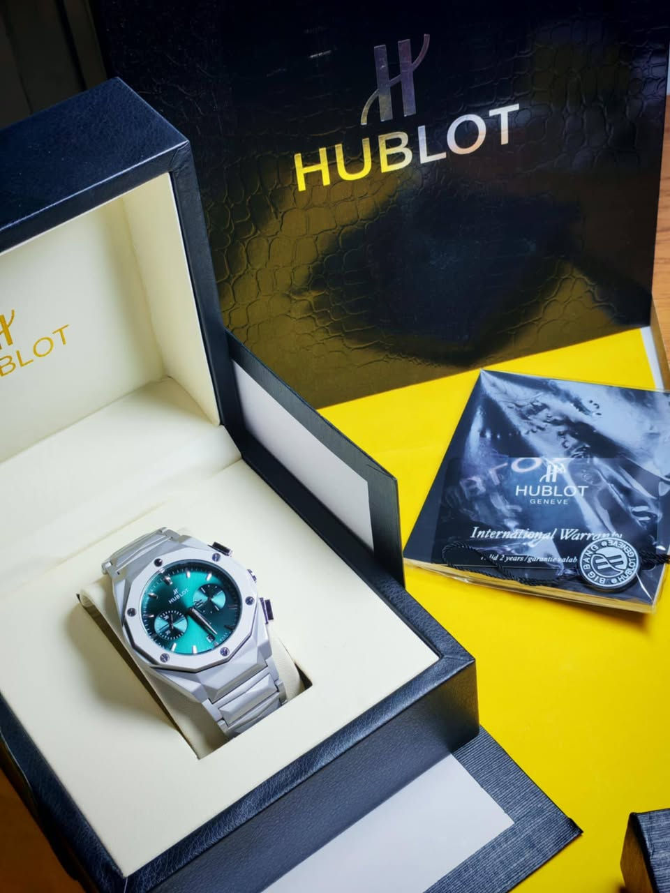 السلام عليكم 
هابلوت سناتر شغال ستووب ووج
سعر القطعه الواحد  45 مع التوصيل 
حركه ماطور نفس حركه الاوتو
مختمه بالكامل 
ظهر فر مختم حفر كوالتي عالي 
ظمان عل مكينه والطلاء حقيقي لمده سنه 
***********
