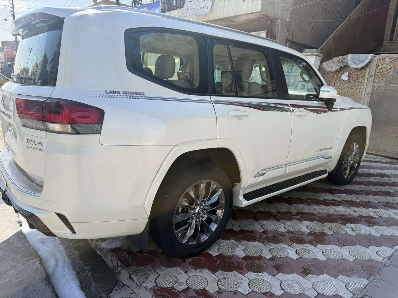 السلام وعليكم لاندكروزر توين تيربو لمتت ابريم مديل 24 ماشيه 26 كفاله عامه السعر 71 يعني 7 شدات وعشره بيع فقط بدون مراوس مكان السياره بغداد العبيدي ***********
