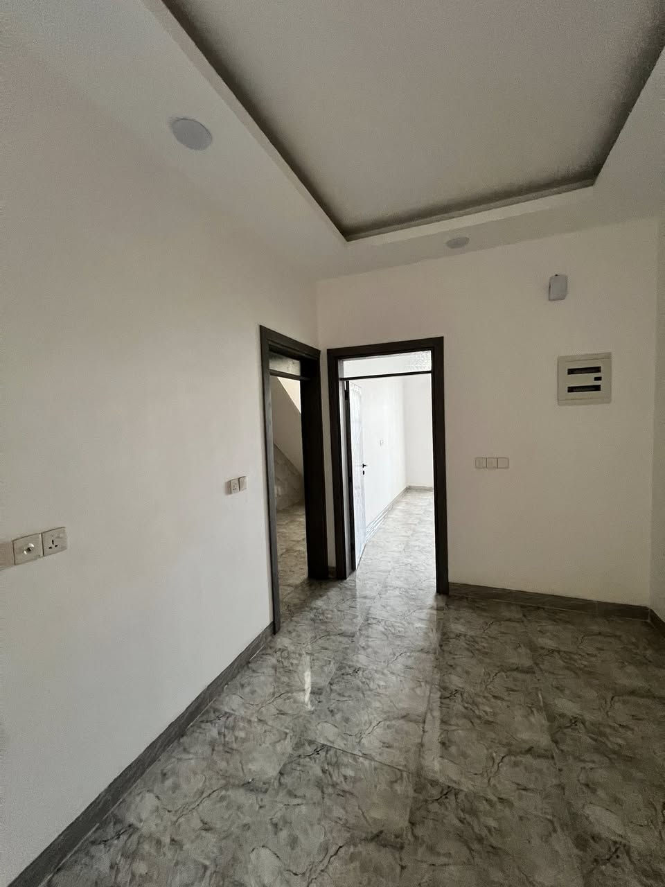 � دار للبيع – فرصة مميزة للسكن أو الاستثمار

📍 الموقع: حي السماح قرب بانزخانة المشاعل
📐 المساحة: 100 متر
🏠 الواجهة: 5 متر
🏢 التفاصيل:

 • بناء حديث
 • طابقين
 • يحتوي على 3 غرف نوم
 • تسليم فوري
 • يقع على شارع بعرض 15 متر

✨ موقع مناسب وبسعر مناسب جداً .

📞 للاستفسار والحجز:
مراجعة مكتب العمران أو الاتصال على الأرقام التالية:

***********
***********
