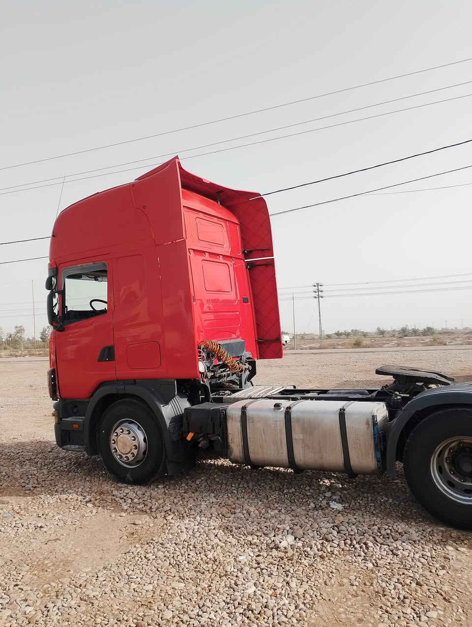 السلام عليكم سكانيا للبيع 2004 اربع خطوط مكينه جديده رقم اربيل وكاله او تحويل السعر 115 وبيها مجال قماره وشاصي ومكينه كفاله للاستفسار ***********/***********
