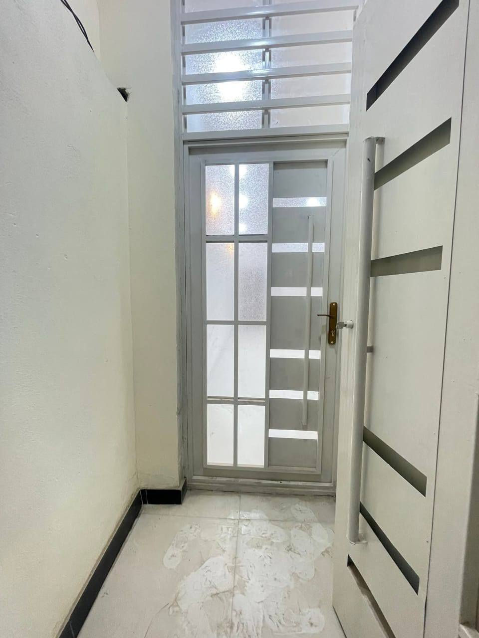 يا الله 🙋‍♂️.   #يعلن _مكتب الامير  للعقار بيت 50 متر  
 _مقابيل  ملحق قريه الغدير  

#__مساحه_لبيت_50م متر_
السعر 24 قابل لتفاوض
بناء حديث
غير مسكون
بناء ممتاز جدا 
 عنوان لبيت النجف 
#مقابل_ملحق_قرية_الغدير_مباشر 
يحتوي لبيت على+ غرفه +صاله ++مطبخ +صحيات  +
استفسار اتصل 
***********☎️
مكتب الامير للعقار 
عنوان المكتب شارع الصب عمود 287 مقابيل قرية الغدير
