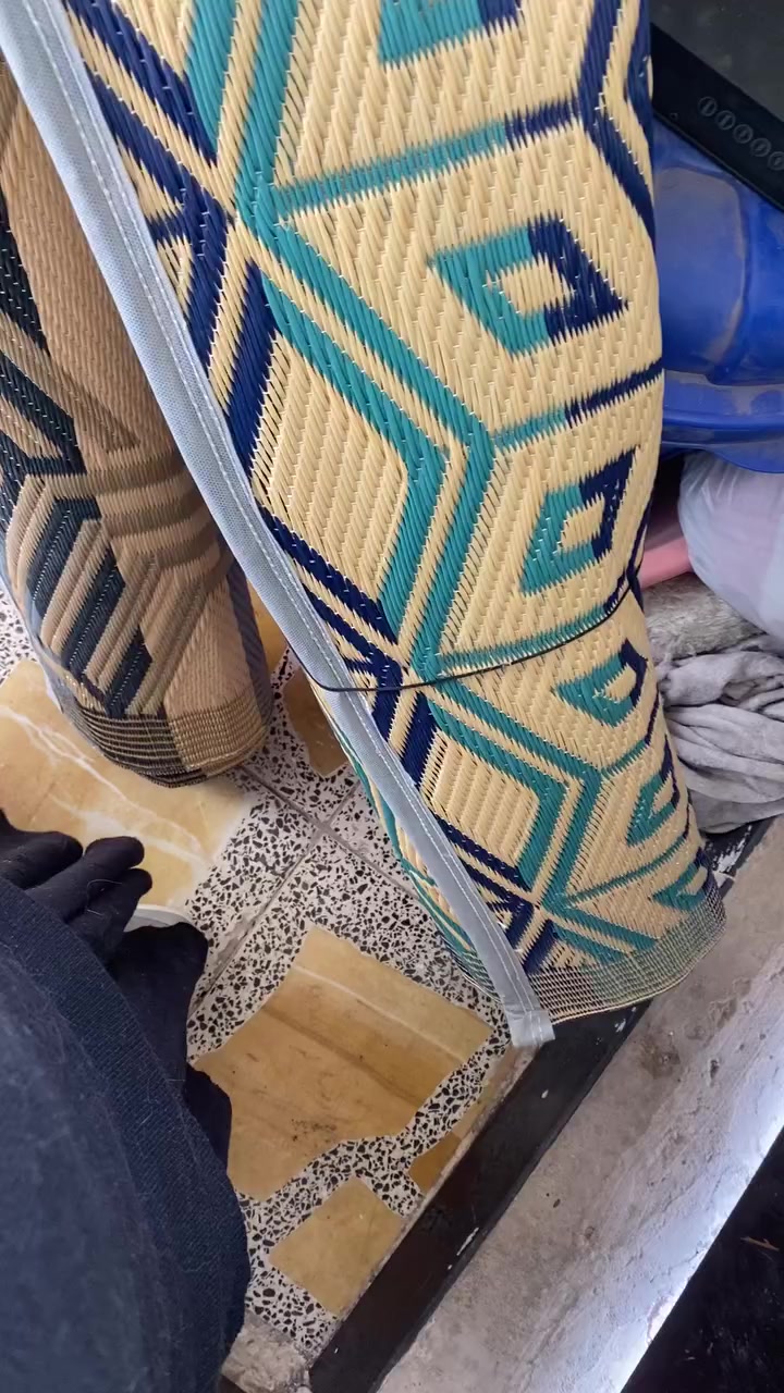 كرسي مع حصران اثنين غير مستعملات نهائيا لان طلعو اكبر من  مساحتنا وميز نايلون ثكيل مع  ستاند لتعليق الملابس  للبيع  
الستاند ب 15 
الكرسي 20 والميز 50 والحصران الواحد بعشرين لان كلش كبار  وهم بيهم مجال


**إذا كنت صاحب هذا الإعلان وتريد حذفه لأي سبب، رجاءا أرسل رسالة إلى الدعم الفني**