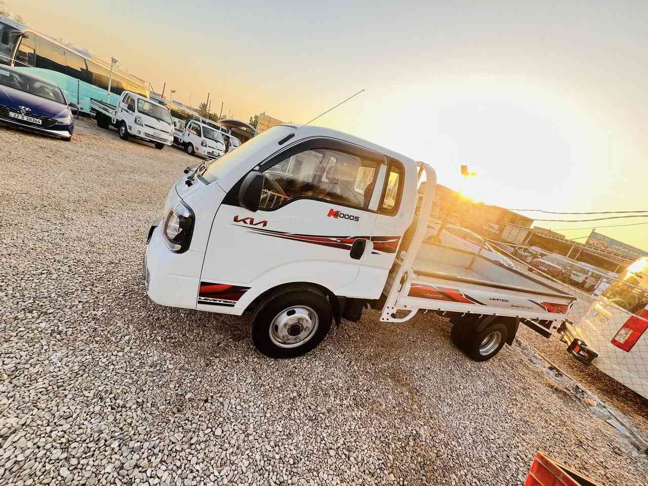 كيه فحل موديل ٢٣ للبيع رقم بأبل ماشيه ١٢٠  سياره بيه باب مبدل ولغد مكفوله من الداخل سعره ١٦٨ وبيه مجال للشراي مكانه كربلاء طوريج ***********
