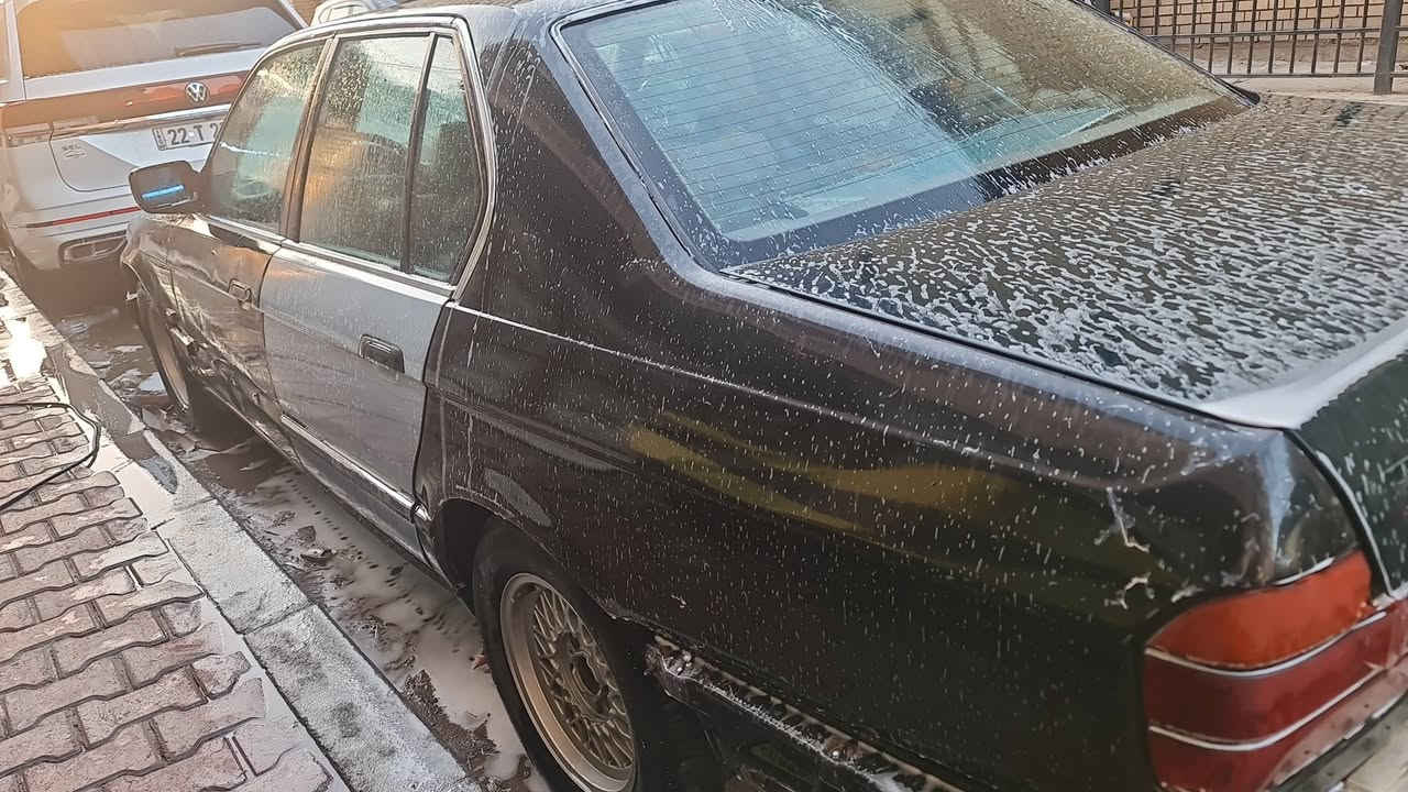٧٣٥ موديل ١٩٩١
سنويه ولوحات  ب اسمي رقم واسط ستلمتهن قبل اسبوع التحويل بأي دائرة مرور 

السياره تبجي على صبغ و دوشمه و جانيهه من قبل ٤ سنوات   

المحرك خير من لله 

الكير خير من لله 

التبريد ((مجمده  ))

تخم تاير جديد 

ويل نجمه بلادي 

حداديات جيد جدا 

دعاميات تجاريه 

بك لايت وياها زوج جديد 

ترايك للبصره روحه رجعه بالتبريد شرط 

معروضه ب٤٠ ورقه شرط التحويل مكاتبه مروريه شرط 

مكان سيارة الكرادة داخل 

غير متواجد عل نت ليريدهه وعنده ستفسار  يتصل ***********

