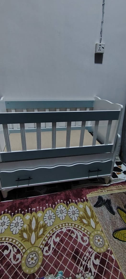 السلام عليكم كاروك طفل للبيع هزاز جديد استخدام 10 ايام جديد كلش لتواصل واتساب ***********
