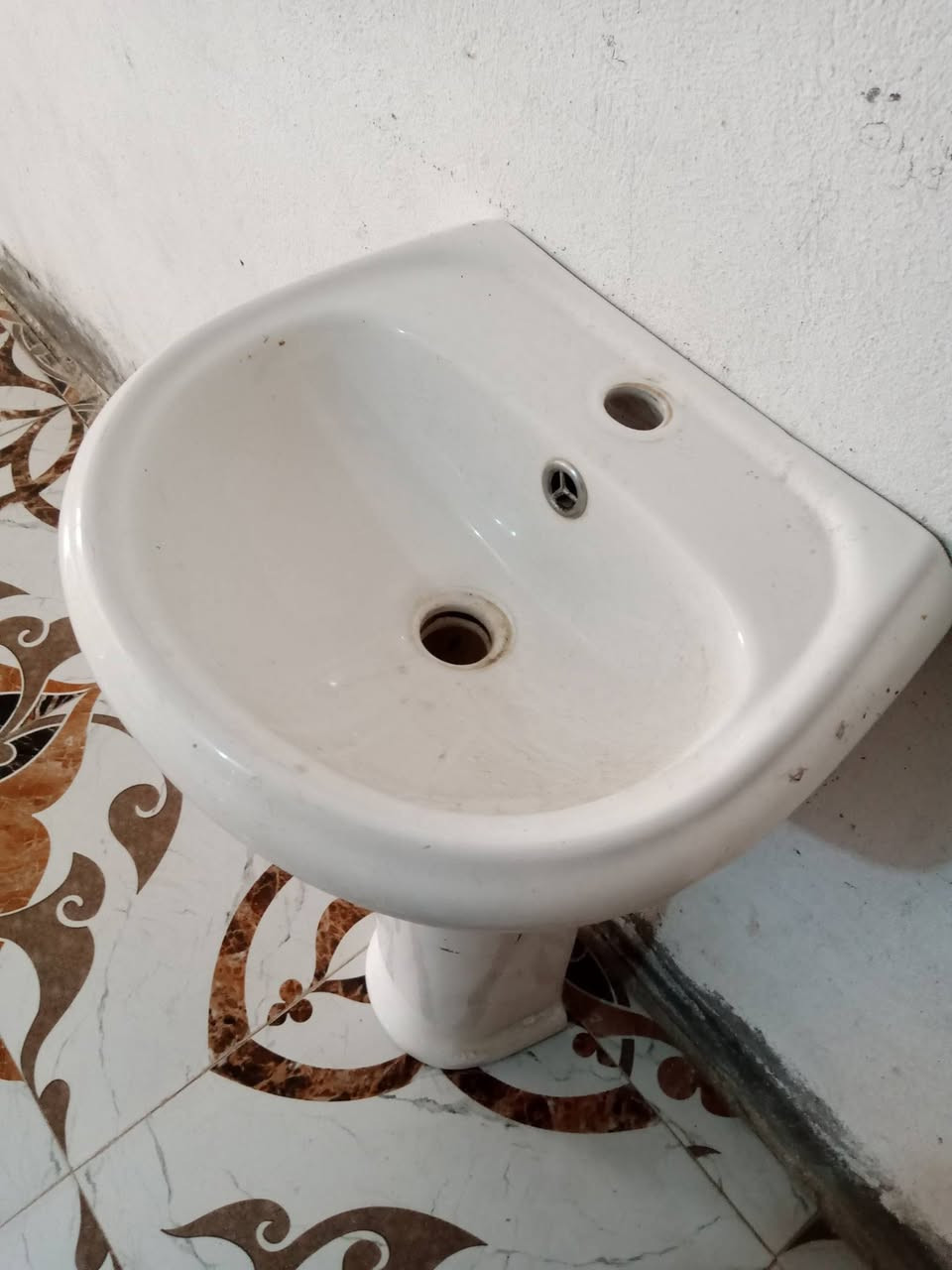 سلام عليكم مغسله حجم صغير بعدها بترابها مامستخدمه ابد+ماطور ماء نضيف وشغال وكلش زين للستفسار
*********** واتساب موجود
